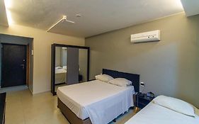 629 Garvey Park Hotel Apartamento Particular